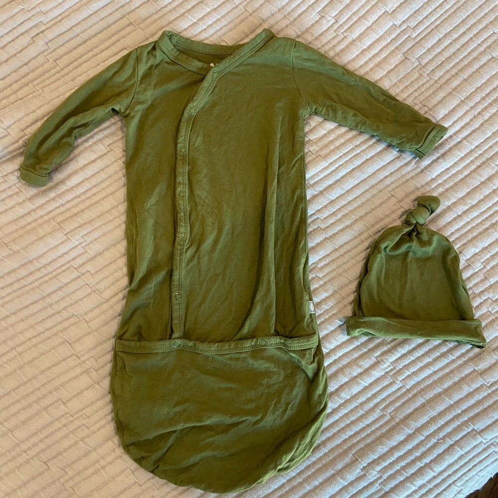 Kyte Baby newborn bundler with hat green